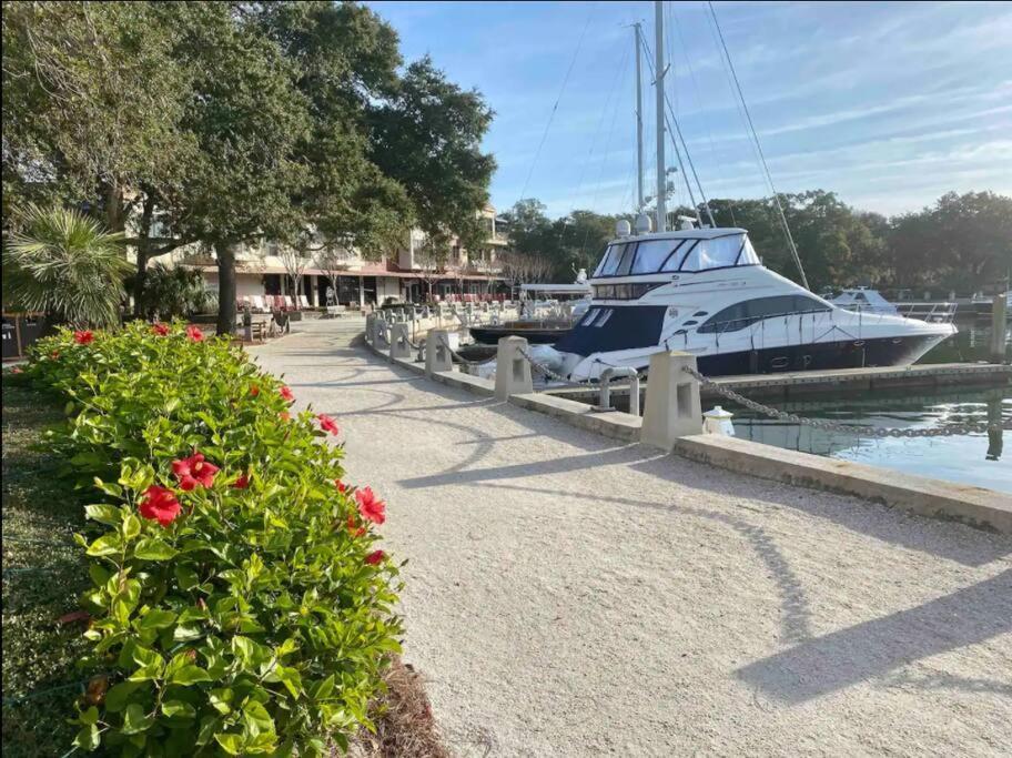 In The Heart Of Harbour Town 2Br 2Ba Pool Access Close To Beach Hilton Head Island Eksteriør bilde