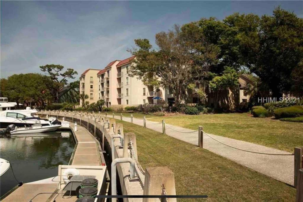In The Heart Of Harbour Town 2Br 2Ba Pool Access Close To Beach Hilton Head Island Eksteriør bilde
